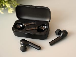 QCY T5 earbuds and case